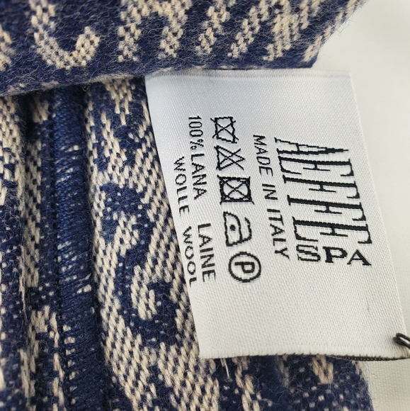 Moschino Logo Wool Fringe Blanket Throw Wrap - Picture 7 of 16